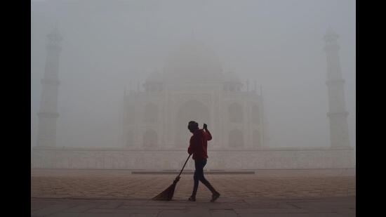 Taj Mahal under fog. Uttar Pradesh recorded another day of severe cold on Friday. (Agency)