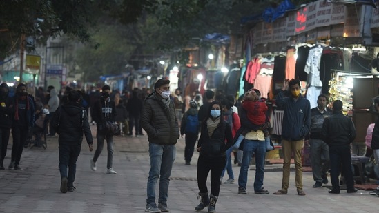 Weekend lockdown and night curfew will continue in Delhi. (Raj K Ra/ Hindustan Times) Weekend lockdown and night curfew will continue in Delhi. (Raj K Ra/ Hindustan Times)