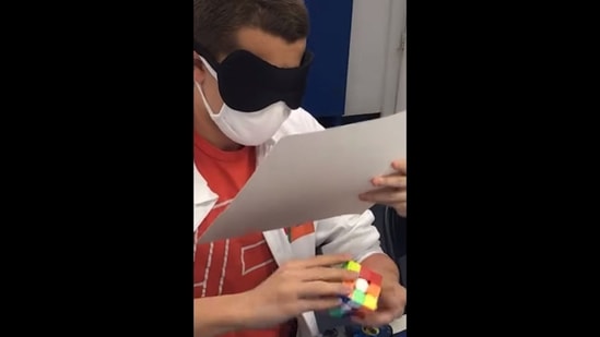 The image, taken from the video shared by Guinness World Records, shows the teen solving the Rubik's Cube blindfolded.(Instagram/@guinnessworldrecords) The image, taken from the video shared by Guinness World Records, shows the teen solving the Rubik's Cube blindfolded.(Instagram/@guinnessworldrecords)