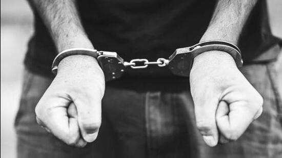 A deputy branch manager of a private bank has been arrested by Matunga police for allegedly siphoning off <span class='webrupee'>₹</span> 1.85 crore from the bank (HT File) A deputy branch manager of a private bank has been arrested by Matunga police for allegedly siphoning off <span class='webrupee'>₹</span> 1.85 crore from the bank (HT File)