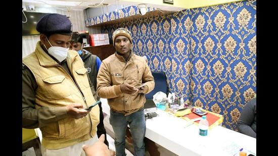 Police inspect the jewellery shop after the incident in Patna on Friday. (Santosh Kumar/HT Photo)