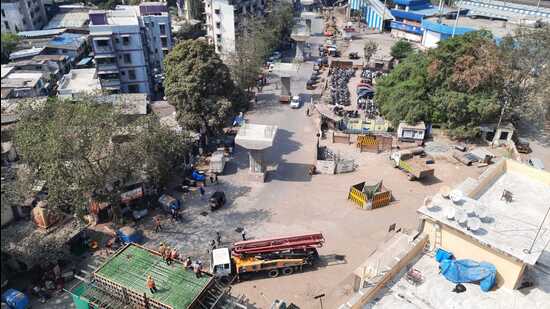 The work of the elevated road, a part of Station Area Traffic Improvement Scheme - 2 in Thane (E) is 30% - 40% complete, claims Thane Municipal Corporation. Railway authorities have given approval to TMC for the work of elevated road and work would begin in the next 15 days. (PRAFUL GANGURDE/HT PHOTO)