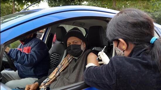 Gurugram, Jan 21 (ANI): A healthcare worker inoculates a dose of COVID-19 vaccine during a drive-through vaccination drive, at vaccination centre, at Candor TechSpace, Sector-48, in Gurugram on Friday. (ANI Photo) (Yogendra Kumar)