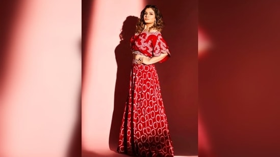 The stylist responsible for making Raveena Tandon look like a diva is Surina Kakkar.(Instagram/@raveenatandon)