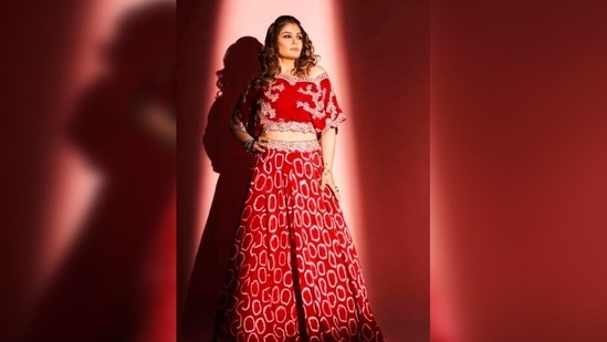 For her hairdo, Raveena Tandon opted for curly hair with her front locks pulled back.(Instagram/@raveenatandon)