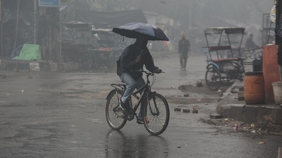 Delhi is likely to have a partly cloudy sky with the possibility of light rain towards Friday evening. (Sanchit Khanna/HT Photo)