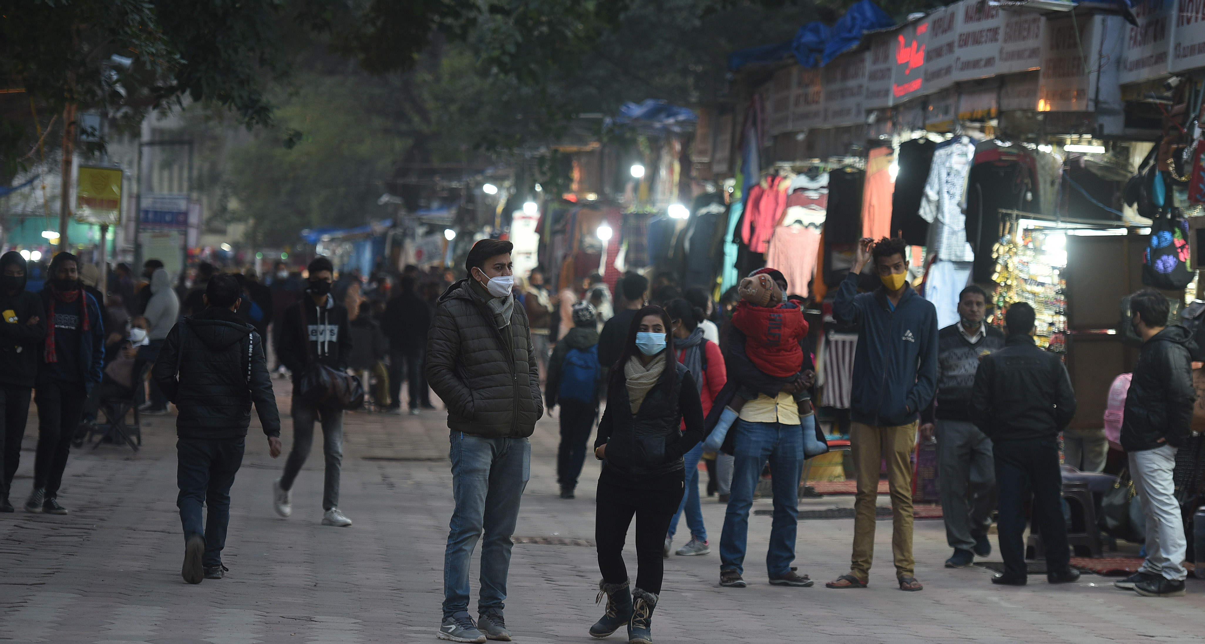 The Delhi Disaster Management Authority (DDMA) announced on Friday that both weekend and night curfew will continue until further orders. (Raj K Ra/ HT file photo) The Delhi Disaster Management Authority (DDMA) announced on Friday that both weekend and night curfew will continue until further orders. (Raj K Ra/ HT file photo)