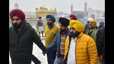 Aam Aadmi Party’s chief ministerial candidate Bhagwant Mann at the Golden Temple in Amritsar on Saturday. Aam Aadmi Party’s chief ministerial candidate Bhagwant Mann at the Golden Temple in Amritsar on Saturday.