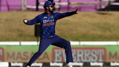 India's KL Rahul throws the ball&nbsp; (REUTERS)