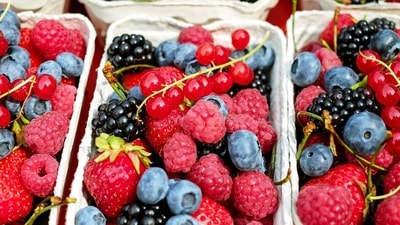 5. Berries - Berries are deeply-hued fruits packed with polyphenol compounds such as quercetin and anthocyanins, which exert powerful anti-inflammatory and antioxidant effects. Regular consumption has been linked to improvements in LDL cholesterol, blood pressure and even blood sugar control — all of which help keep arteries clear and healthy. Blackberries, blueberries, raspberries and strawberries are a pack of big punch when it comes to arterial health. (Pixabay) 5. Berries - Berries are deeply-hued fruits packed with polyphenol compounds such as quercetin and anthocyanins, which exert powerful anti-inflammatory and antioxidant effects. Regular consumption has been linked to improvements in LDL cholesterol, blood pressure and even blood sugar control — all of which help keep arteries clear and healthy. Blackberries, blueberries, raspberries and strawberries are a pack of big punch when it comes to arterial health. (Pixabay)