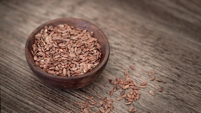 1. Flax Seeds - It is a good source of anti-inflammatory plant-based omega-3s (alpha-linolenic acid), along with fiber and antioxidant plant compounds called lignans. Many researches suggests that regular flax consumption can help halt the progression of atherosclerotic plaques. (Pixabay) 1. Flax Seeds - It is a good source of anti-inflammatory plant-based omega-3s (alpha-linolenic acid), along with fiber and antioxidant plant compounds called lignans. Many researches suggests that regular flax consumption can help halt the progression of atherosclerotic plaques. (Pixabay)
