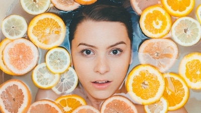 According to a medically reviewed article published in WebMD, foods aren't cures for allergies but vitamins, minerals and other nutrients are great for our health as they keep our whole body feeling good and certain foods packed with great nutrition may even say bye-bye to symptoms of skin allergies. Dr Khushboo Thakker Garodia, Homeopath, Trichologist, Nutrition and Stress Management Expert along with Dr Vanshika Gupta Adukia, Pregnancy and Lactation Specialist and Founder of Therhappy and Radhika Iyer, Founder of Beauty by Anahata, reveal to Zarafshan Shiraz 5 types of foods to help manage skin allergies like a pro. (Photo by Noah Buscher on Unsplash) According to a medically reviewed article published in WebMD, foods aren't cures for allergies but vitamins, minerals and other nutrients are great for our health as they keep our whole body feeling good and certain foods packed with great nutrition may even say bye-bye to symptoms of skin allergies. Dr Khushboo Thakker Garodia, Homeopath, Trichologist, Nutrition and Stress Management Expert along with Dr Vanshika Gupta Adukia, Pregnancy and Lactation Specialist and Founder of Therhappy and Radhika Iyer, Founder of Beauty by Anahata, reveal to Zarafshan Shiraz 5 types of foods to help manage skin allergies like a pro. (Photo by Noah Buscher on Unsplash)