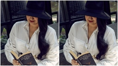 In black stockings and classic black boot-styled stilettos, Anshula looked right out of a Hollywood dream. (Instagram/@anshulakapoor)