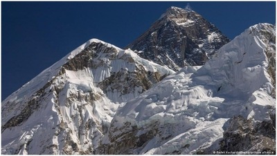 Mount Everest is the world's highest mountain (Radek Kucharski/Zoonar/picture alliance	)