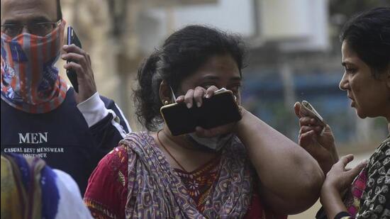 Residents from Kamala building were evacuated to the adjacent building after the massive fire broke out in Tardeo, Mumbai on Saturday. (Anshuman Poyrekar/HT)