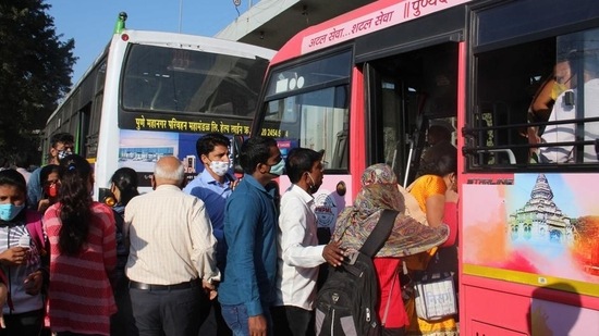 Pune on Friday reported over 16,000 fresh infections in the highest single-day surge of cases. (RAVINDRA JOSHI/HT)