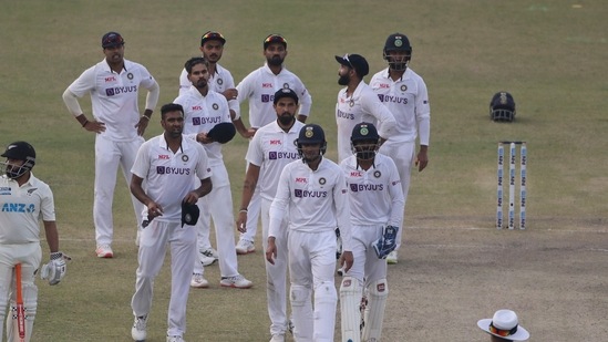 India's players gather as on field umpires stopped play at the end of the fifth day their first test cricket match with New Zealand in Kanpur.(AP)