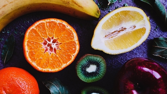4. Citrus Fruits - Citrus fruits are packed with polyphenol compounds called flavonoids. Citrus fruits have powerful antioxidant properties - the scavenge free radicals that cause oxidative stress and drive disease processes. They also help in maintaining weight as they are high in fiber. (Pixabay)