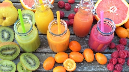 2) Vitamin C - Foods containing vitamin C such as oranges, strawberries, apples, and watermelon, counteract the inflammatory allergic response - like hives or blotchiness or itchy skin. (Pixabay)