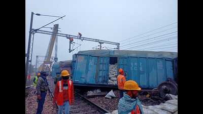 15 bogies of a goods train coming from Rajasthan and going to Ghaziabad had derailed near Vrindavan road station on Friday night (HT photo)