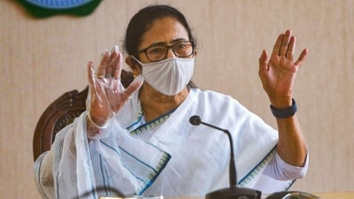 West Bengal chief minister Mamata Banerjee appeals to centre to declare Netaji Subhash Chandra Bose's birth anniversary as a national holiday. (HT_PRINT) West Bengal chief minister Mamata Banerjee appeals to centre to declare Netaji Subhash Chandra Bose's birth anniversary as a national holiday. (HT_PRINT)