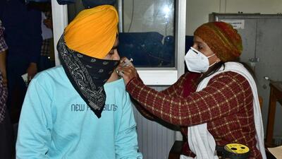 A medic administers Covid vaccine to a resident at Khalsa College in Ludhiana on Sunday. (Harsimar Pal Singh/HT)