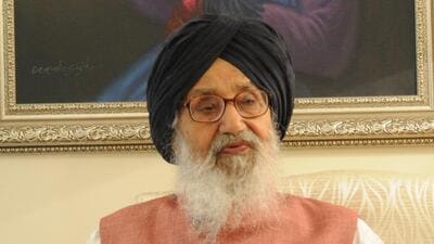Former Punjab CM Prakash Singh Badal, who has tested positive for Covid-19, shared a video from hospital bed. (HT File Photo)