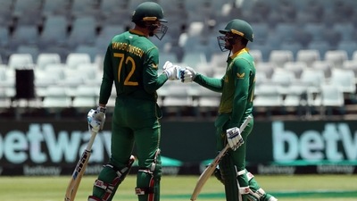 Cricket - Third One Day International - South Africa v India - Newlands Cricket Ground, Cape Town, South Africa - January 23, 2022 South Africa's Quinton de Kock and Rassie van der Dussen react REUTERS/Sumaya Hisham (REUTERS)
