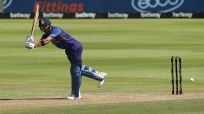 Cricket - Third One Day International - South Africa v India - Newlands Cricket Ground, Cape Town, South Africa - January 23, 2022 India's Virat Kohli in action as he plays a ball bowled by South Africa's Dwaine Pretorius REUTERS/Sumaya Hisham (REUTERS)