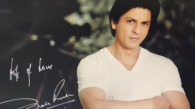 The autographed picture sent by Shah Rukh Khan. The autographed picture sent by Shah Rukh Khan.