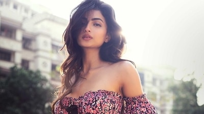 Palak Tiwari is sunkissed beauty in bralette and mini skirt for new photos, Divya Agarwal calls her 'hottie' Palak Tiwari is sunkissed beauty in bralette and mini skirt for new photos, Divya Agarwal calls her 'hottie'