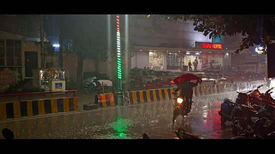 Rain thunderstorm to keep weather freezing in UP forecasts IMD