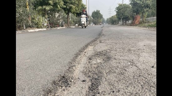 HALF-BAKED PLANS: One side of the Cremation Ground Road in Model Town Extension is covered with premix while the other half continues to have potholes, with a height difference of at least two to three inches between both sides. (Gurpreet Singh/HT)