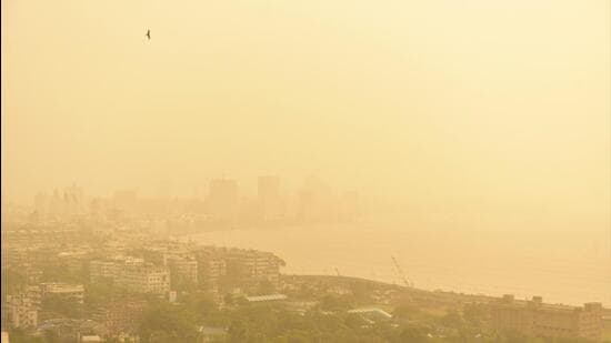 A hazy and dusty atmosphere over the skyline of South Mumbai on Sunday. (Anshuman Poyrekar/HT photo)