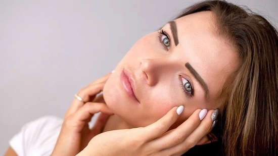 Winter season can be harsh on your skin and hair. The cold winter air can steal moisture from your skin and leave it dry, tight, red and itchy. Here are Ayurvedic tips by Dr Dixa Bhavsar you must follow for a smooth and soft skin.(Pixabay)