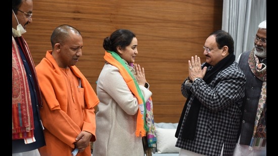 Aparna Yadav with BJP president J P Nadda and Uttar Pradesh chief minister Yogi Adityanath after joining the BJP, New Delhi, January 19, 2022 (Arvind Yadav/Hindustan Times)