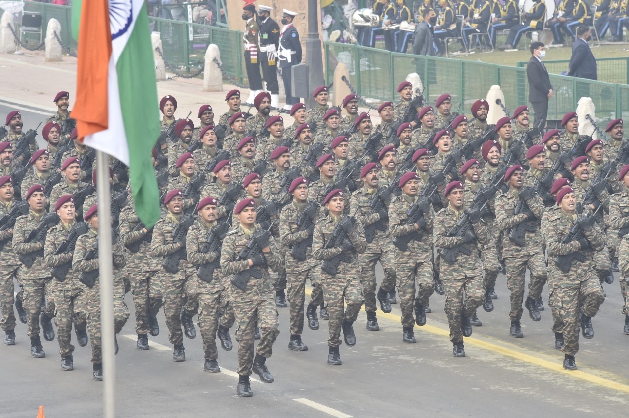 Army commandos at the Republic Day parade dress rehearsal at Rajpath in New Delhi.(HT Photo/RajkRaj) Army commandos at the Republic Day parade dress rehearsal at Rajpath in New Delhi.(HT Photo/RajkRaj)