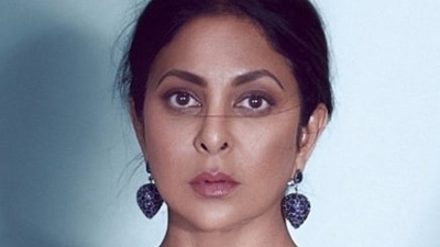 Pulling back her luscious tresses into a mid-parted bun, Shefali accessorised her look with a pair of funky luxury earrings from Renu Oberoi. Wearing a dab of pink lipstick, she amplified the glam quotient with rosy blushed and highlighted cheeks, mascara-laden eyelashes and filled-in eyebrows. (Instagram/shefalishahofficial) Pulling back her luscious tresses into a mid-parted bun, Shefali accessorised her look with a pair of funky luxury earrings from Renu Oberoi. Wearing a dab of pink lipstick, she amplified the glam quotient with rosy blushed and highlighted cheeks, mascara-laden eyelashes and filled-in eyebrows. (Instagram/shefalishahofficial)