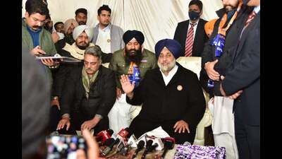 Shiromani Akali Dal president Sukhbir Singh Badal addressing mediapersons in Mohali on Monday ahead of the Punjab assembly elections on February 20. (HT Photo)