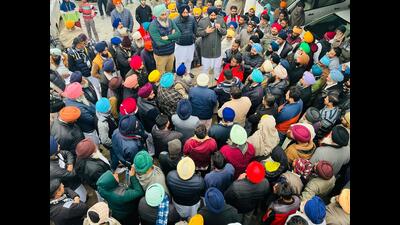 Former Akali MLA Manjit Singh Manna during a public meeting in Punjab’s Baba Bakala assembly constituency. Former Akali MLA Manjit Singh Manna during a public meeting in Punjab’s Baba Bakala assembly constituency.