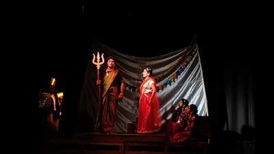 Brihan Maharashtra College of Commerce (BMCC) has won the prestigious 56th Purushottam Karandak 2022 for their one-act play - Manjamma Puranam. (HT PHOTO) Brihan Maharashtra College of Commerce (BMCC) has won the prestigious 56th Purushottam Karandak 2022 for their one-act play - Manjamma Puranam. (HT PHOTO)