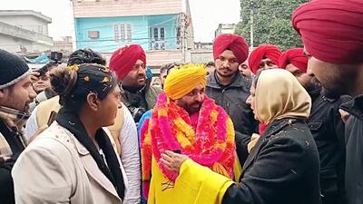 AAP MP and CM candidate for Punjab elections Bhagwant Mann receives a warm welcome during the party door-to-door election campaign, in Jalandhar on Monday. He was issued a notice by the EC later in the day. (ANI) AAP MP and CM candidate for Punjab elections Bhagwant Mann receives a warm welcome during the party door-to-door election campaign, in Jalandhar on Monday. He was issued a notice by the EC later in the day. (ANI)