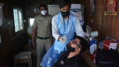 At present, Karnataka has the highest number of active cases with 3,57,826 infections, followed by Maharashtra ( 2,97,115) and Kerala (2,65,349). (HT File Photo/Representative Image) At present, Karnataka has the highest number of active cases with 3,57,826 infections, followed by Maharashtra ( 2,97,115) and Kerala (2,65,349). (HT File Photo/Representative Image)