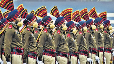 Police Jawans participating in the dress rehearsal ahead of district-level Republic Day celebrations in Ludhiana, which was attended by deputy commissioner. (Gurpreet Singh/HT ) Police Jawans participating in the dress rehearsal ahead of district-level Republic Day celebrations in Ludhiana, which was attended by deputy commissioner. (Gurpreet Singh/HT )