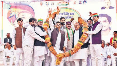 Pragatisheel Samajwadi Party Lohia president Shivpal Yadav waves at party workers during the 'Samajik Parivartan Yatra', in Gorakhpur, on November 11. The SP on Monday released its first list of candidates and decided to field Yadav and jailed leader Azam Khan for the upcoming UP elections. (PTI) Pragatisheel Samajwadi Party Lohia president Shivpal Yadav waves at party workers during the 'Samajik Parivartan Yatra', in Gorakhpur, on November 11. The SP on Monday released its first list of candidates and decided to field Yadav and jailed leader Azam Khan for the upcoming UP elections. (PTI)