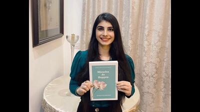 Poet Naina Pachnanda, who hails from Panchkula, says she started writing poetry when she was 10 years old and has the uncanny ability to make anything rhyme within 30 seconds. Miracles do Happen is her second anthology. (HT Photo)