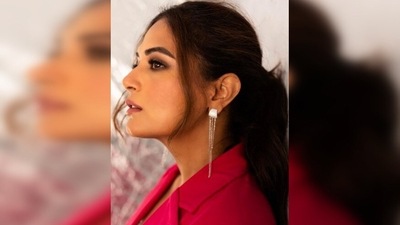 For her hairdo, Richa Chadha opted for a high ponytail with a few strands framing her face. (Instagram/@therichachadha) For her hairdo, Richa Chadha opted for a high ponytail with a few strands framing her face. (Instagram/@therichachadha)