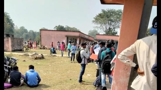At least 10 policemen and one civilian were injured in incident in Chaibasa district of Jharkhand At least 10 policemen and one civilian were injured in incident in Chaibasa district of Jharkhand