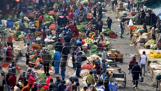 Shops are allowed to open from 6am till 10pm.(Ravi Kumar/HT file photo. Representative image) Shops are allowed to open from 6am till 10pm.(Ravi Kumar/HT file photo. Representative image)