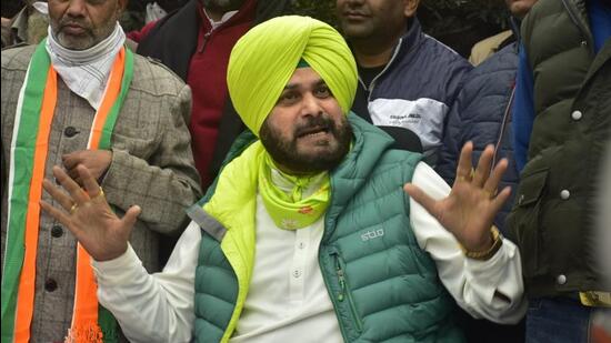 Punjab Congress president Navjot Singh Sidhu on Monday submitted a complaint to the Election Commission against the Aam Aadmi Party’s ‘Janata Chunegi Apna CM’ phone survey to name its chief ministerial candidate, calling it “fake propaganda”. (HT file photo)